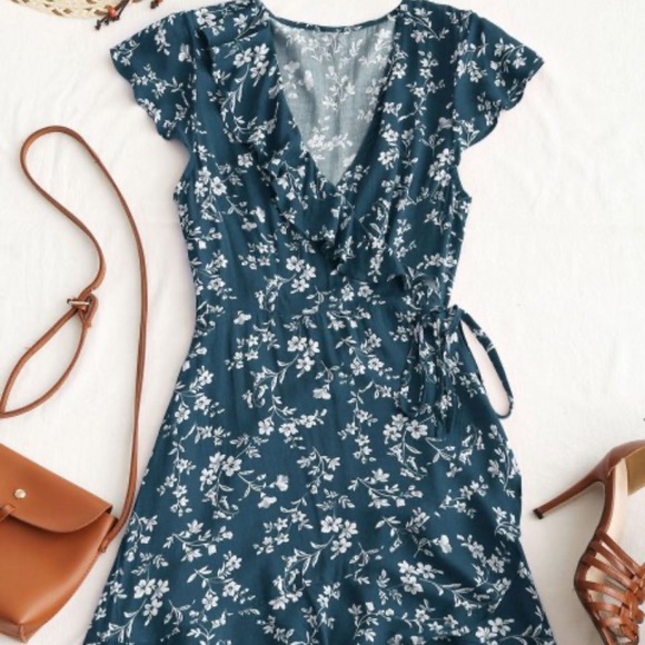 Dresses & Skirts - NWT Floral Wrap Dress